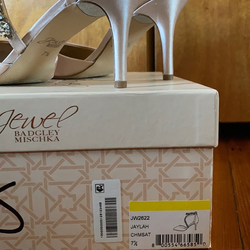 7.5 Jaylah champagne satin heels with rhinestones - Picture 4 of 5
